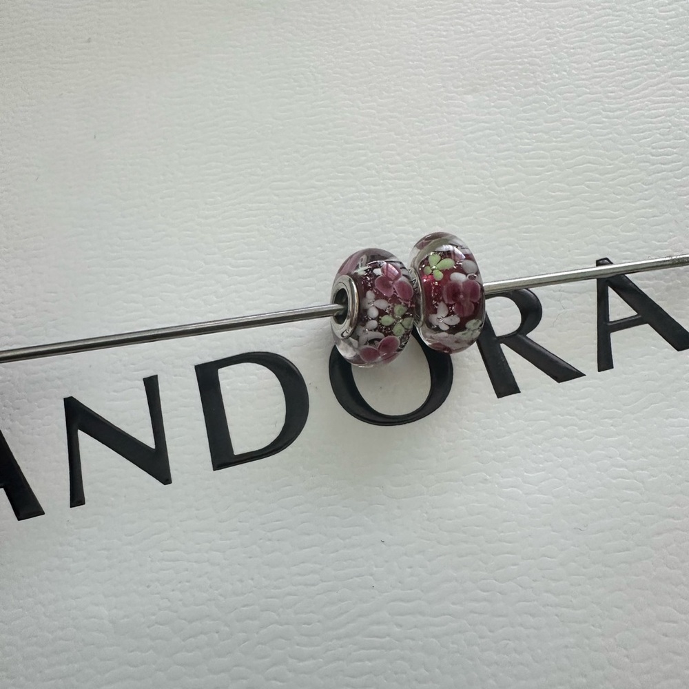 ❌SOLD❌Authentic Retired Pandora Pink Floral Murano Charm